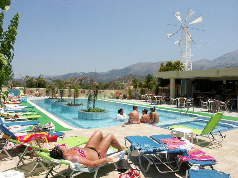 Nikos Hotel มาเลีย ภายนอก รูปภาพ