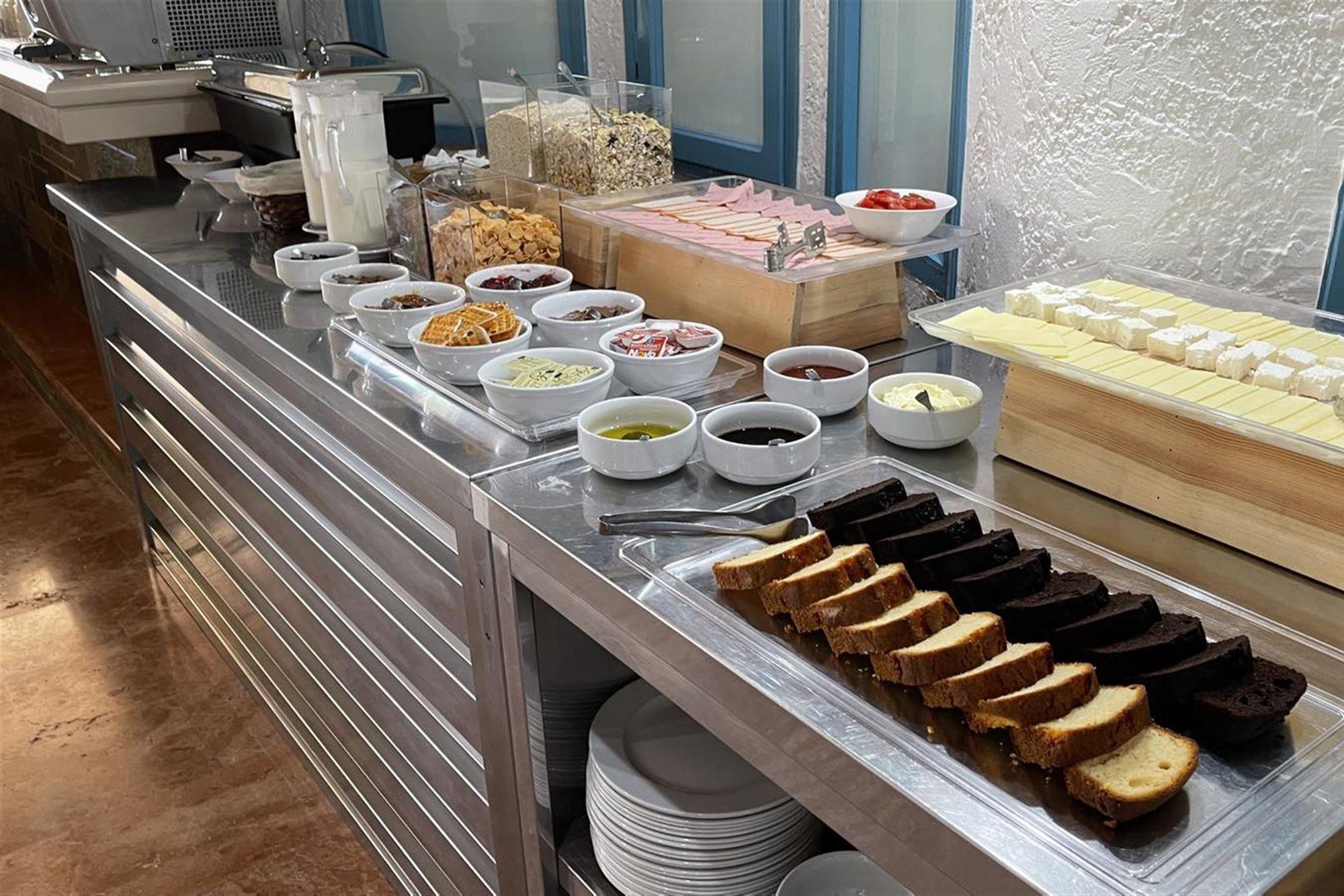 Nikos Hotel มาเลีย ภายนอก รูปภาพ