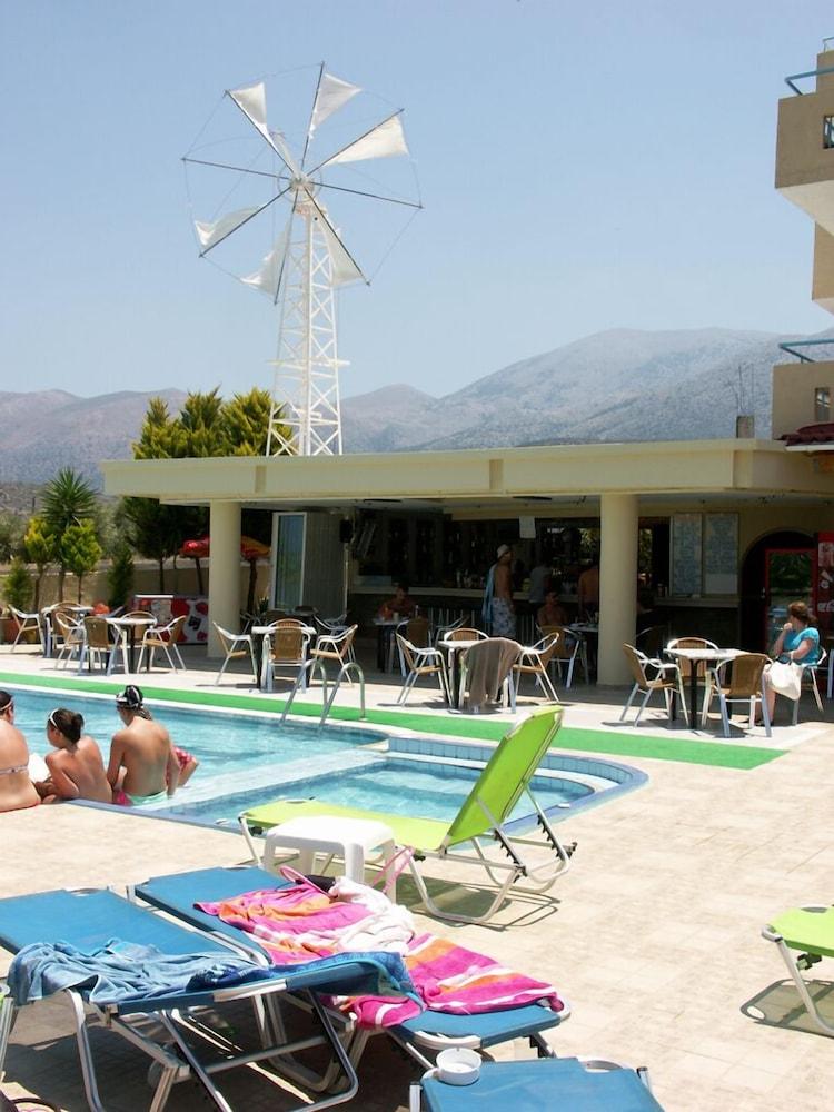 Nikos Hotel มาเลีย ภายนอก รูปภาพ