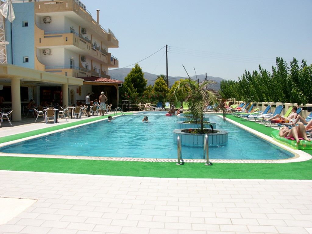 Nikos Hotel มาเลีย ภายนอก รูปภาพ