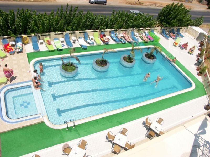 Nikos Hotel มาเลีย ภายนอก รูปภาพ