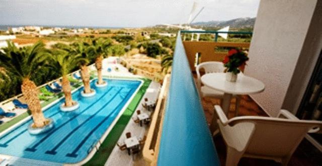 Nikos Hotel มาเลีย ภายนอก รูปภาพ